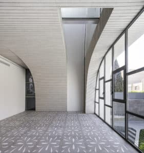 White Brick design isfahan-h-to-v-house